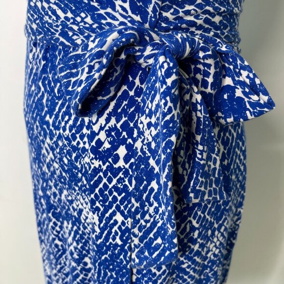 Diane Von Furstenberg Women's Blue White V-Neck Wrap Sleeveless Dress Size 0 - Picture 10 of 10